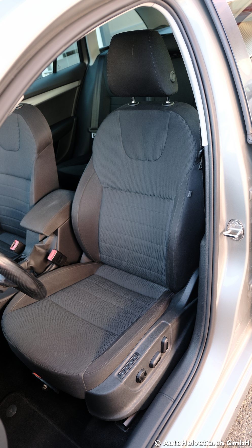 SKODA Octavia Combi 1.8 TSI Elegance 4x4 DSG-image-12