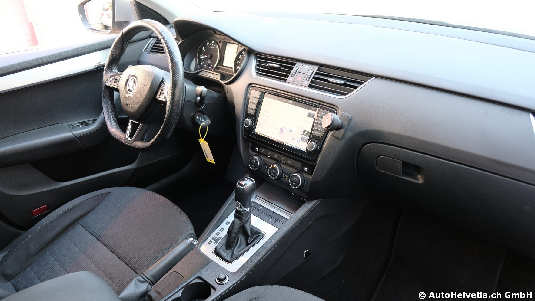 SKODA Octavia Combi 1.8 TSI Elegance 4x4 DSG-image-9