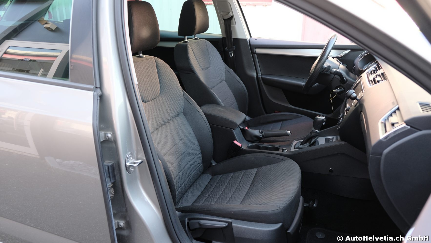 SKODA Octavia Combi 1.8 TSI Elegance 4x4 DSG-image-11