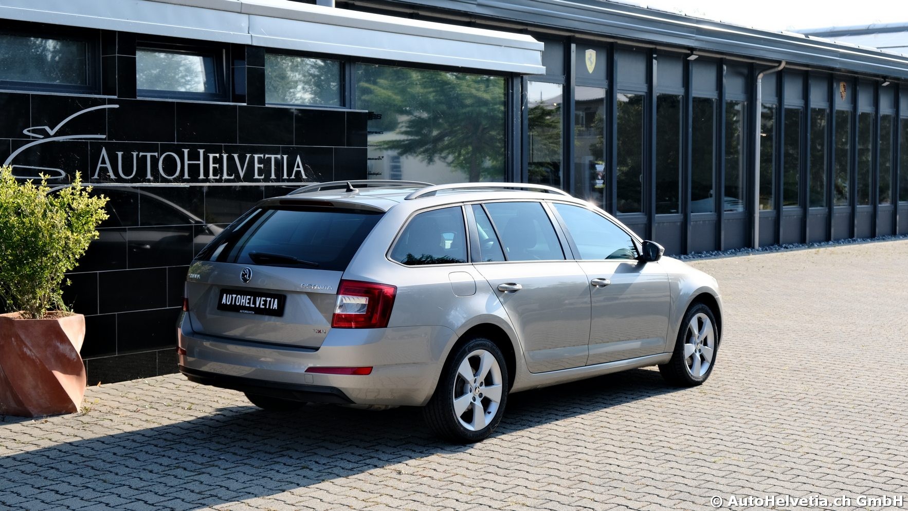 SKODA Octavia Combi 1.8 TSI Elegance 4x4 DSG-image-18