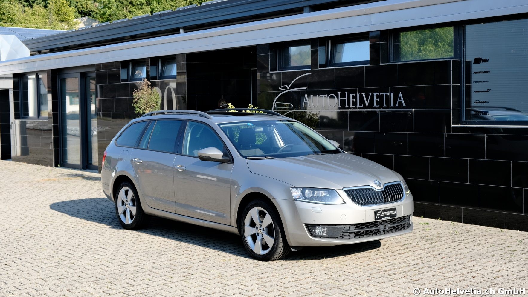 SKODA Octavia Combi 1.8 TSI Elegance 4x4 DSG-image-17