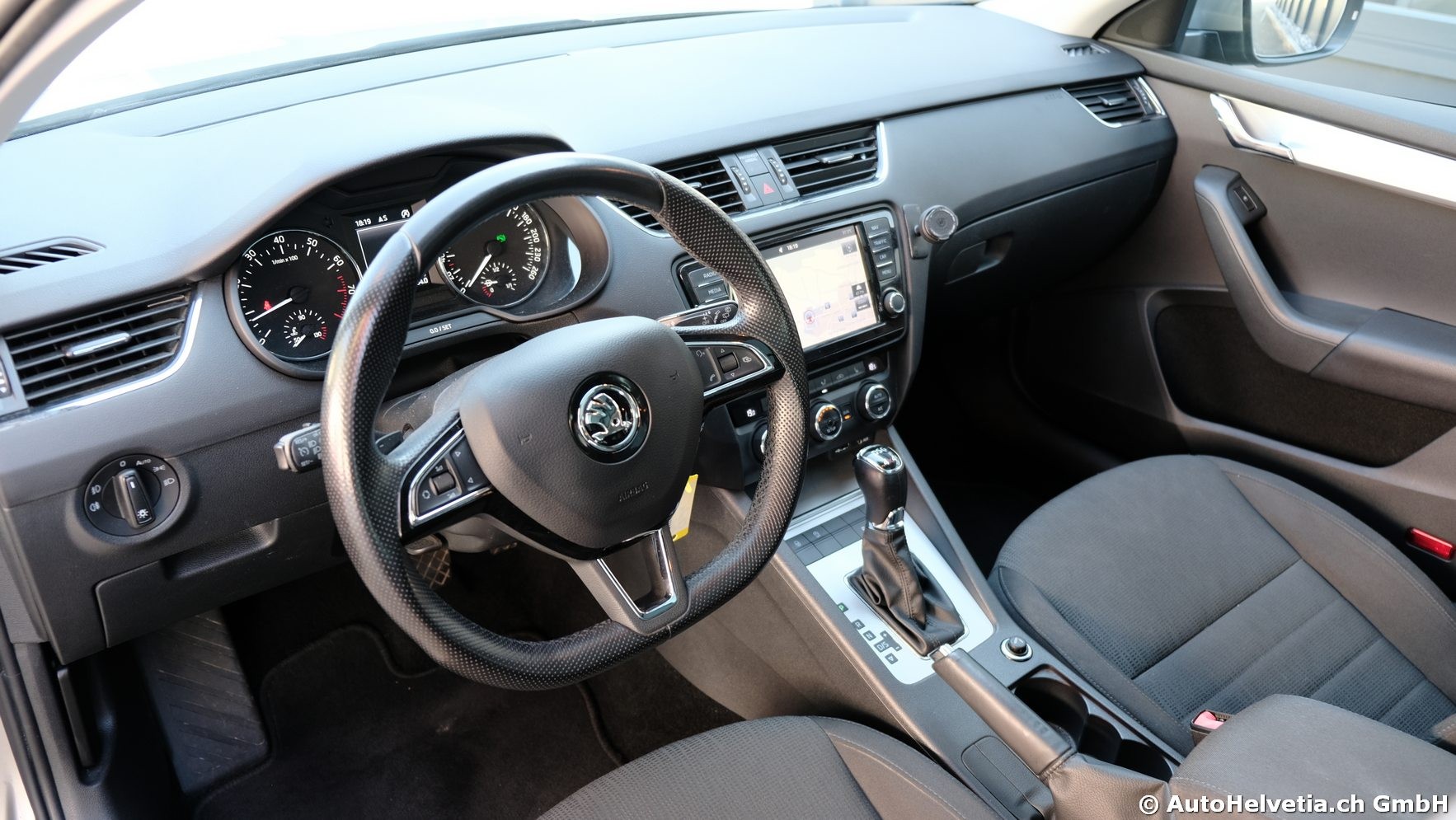SKODA Octavia Combi 1.8 TSI Elegance 4x4 DSG-image-10