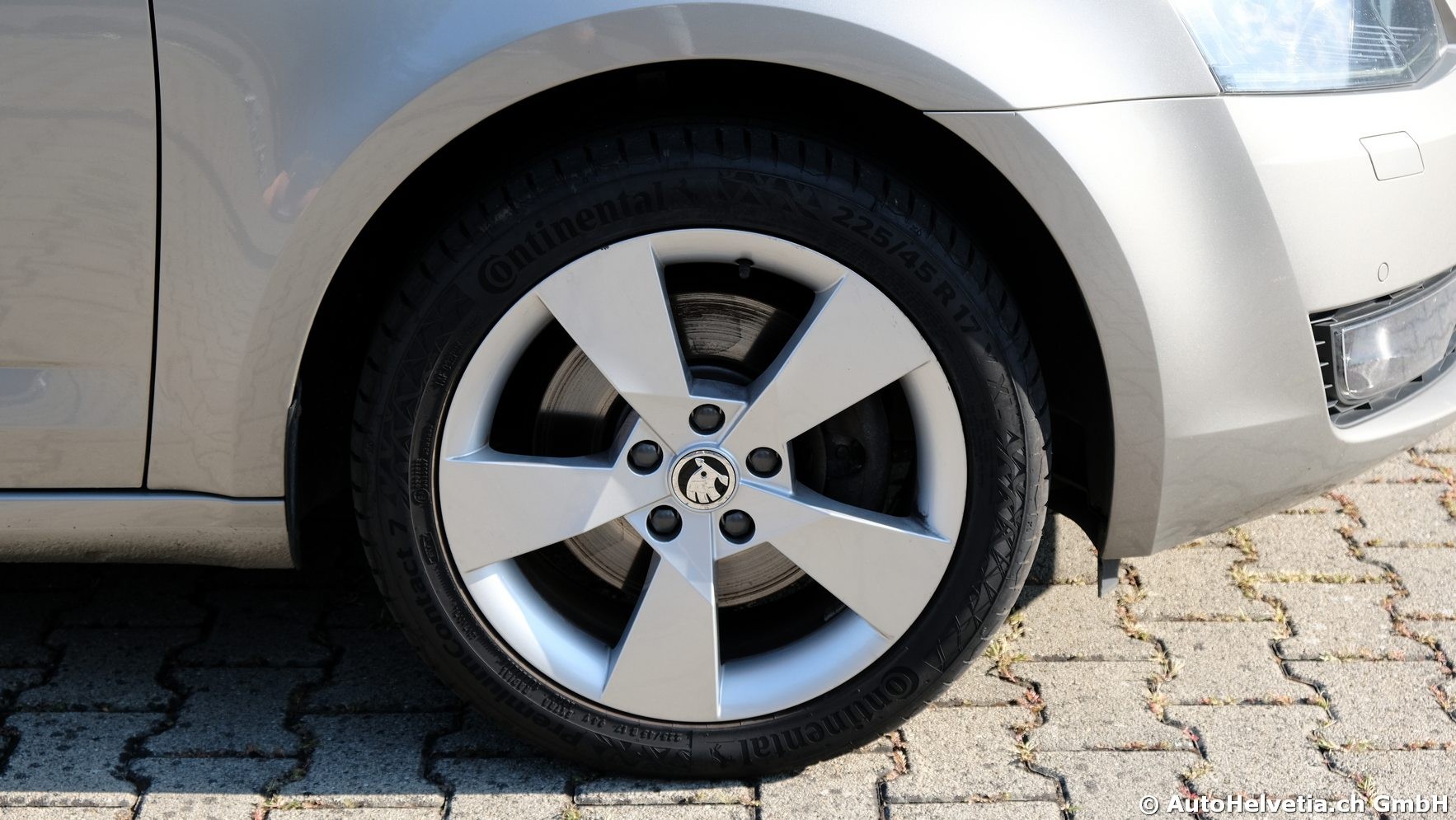 SKODA Octavia Combi 1.8 TSI Elegance 4x4 DSG-image-8