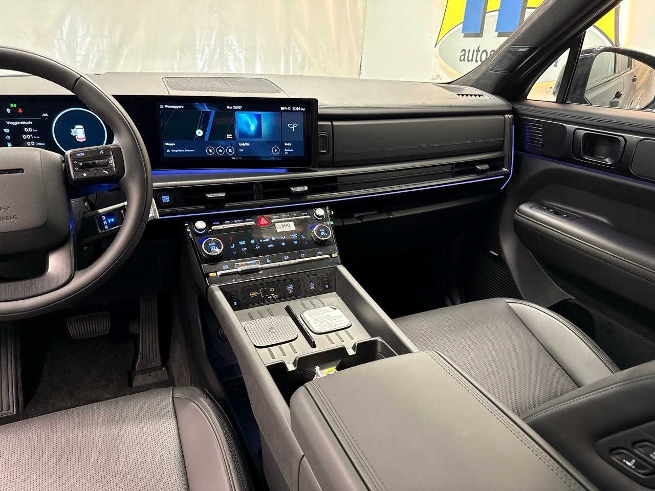 HYUNDAI Santa Fe 1.6 T-GDi PHEV Calligraphy 4WD Automatic-image-9