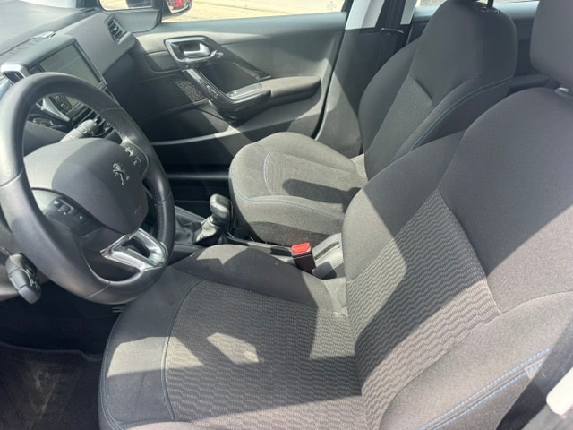 PEUGEOT 208 1.2 PureTech Style-image-4