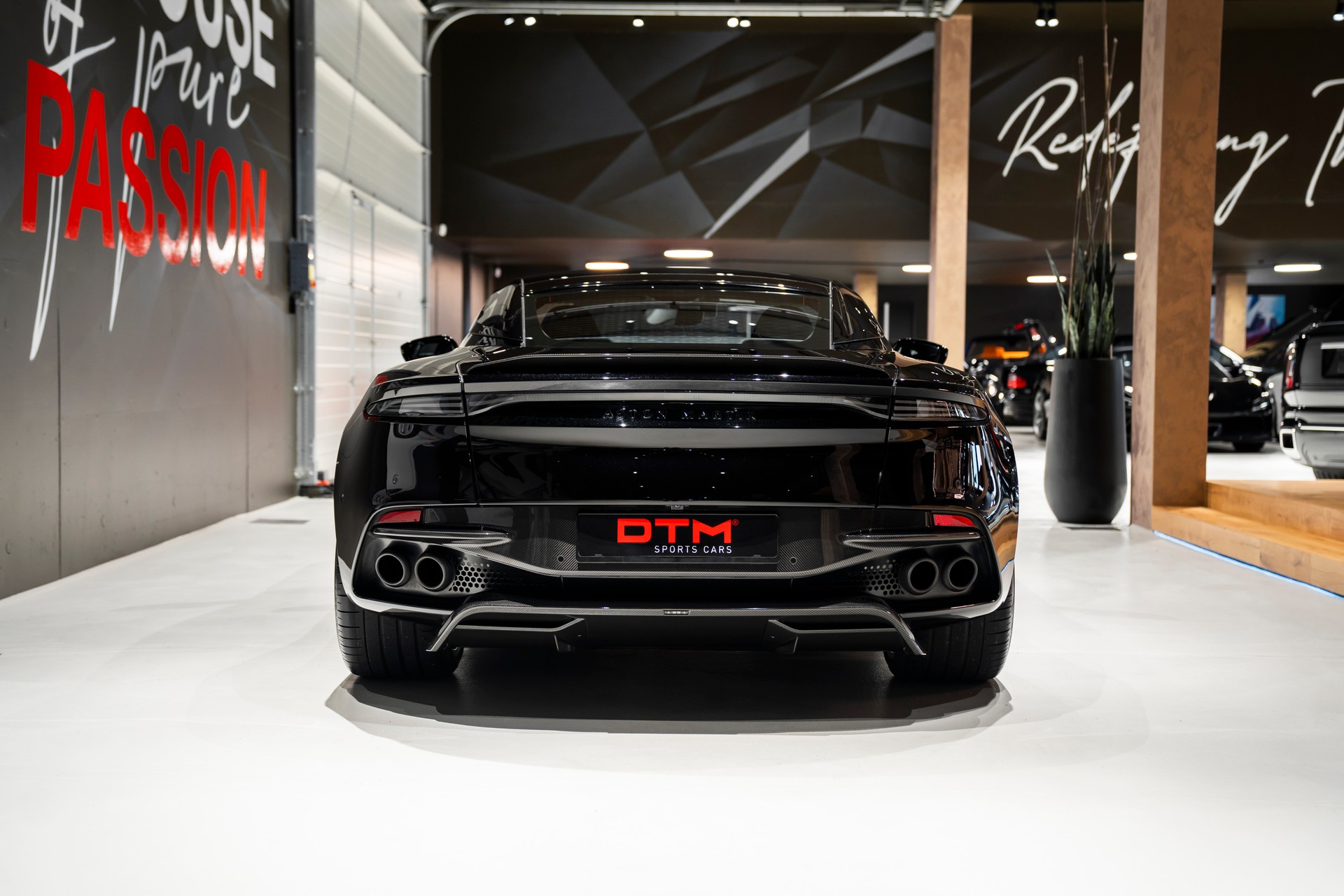 ASTON MARTIN DBS Coupé Superleggera-image-4