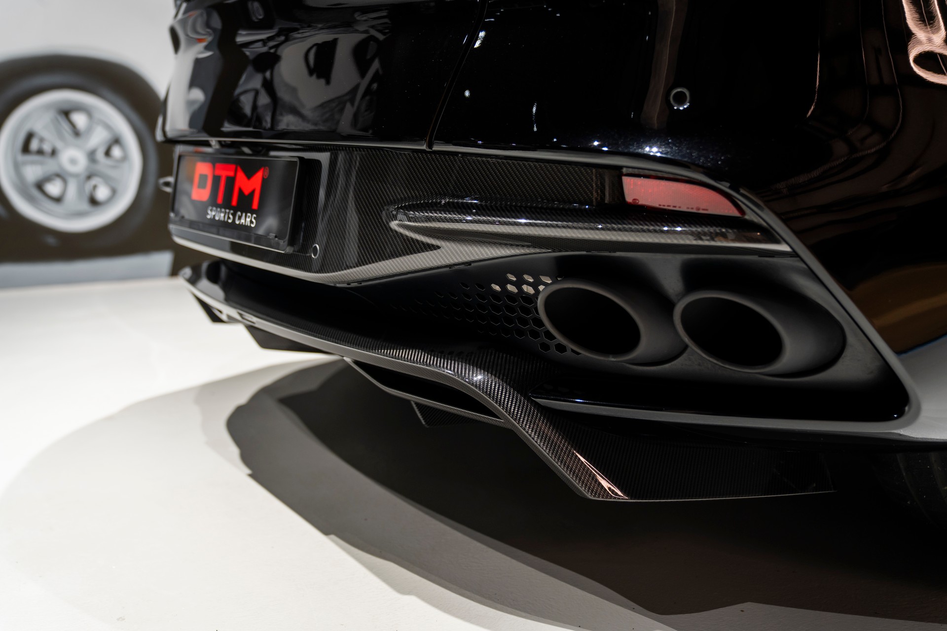 ASTON MARTIN DBS Coupé Superleggera-image-7