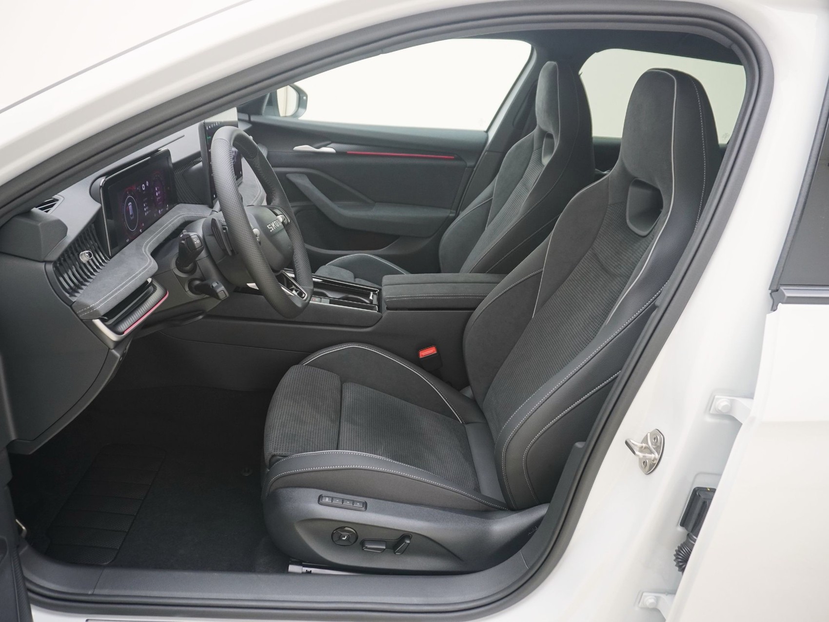 SKODA Superb 1.5 TSI Plug-in-Hybrid Sportline DSG-image-12