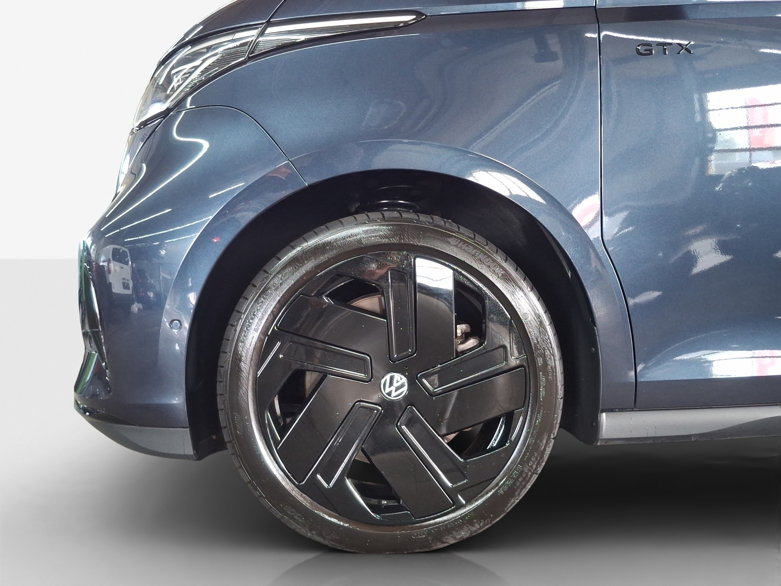 VW ID.Buzz LWB GTX 4 Motion-image-14