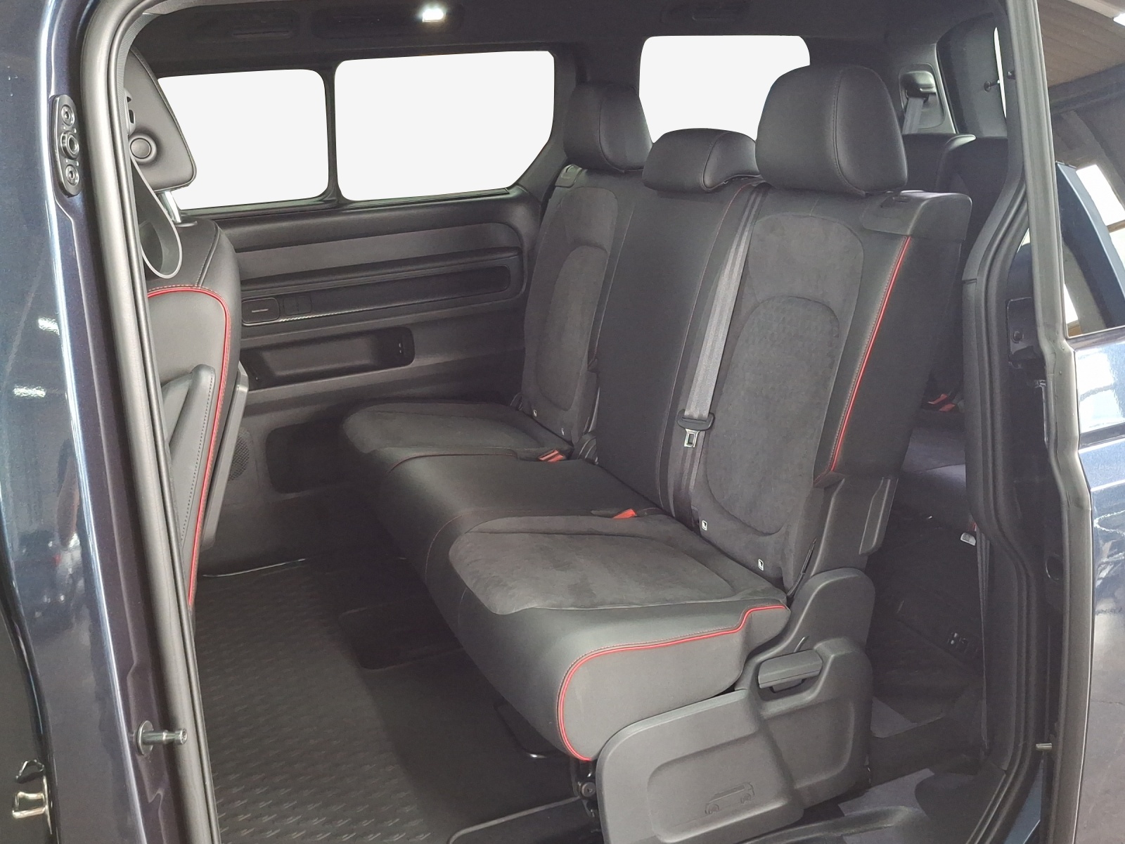VW ID.Buzz LWB GTX 4 Motion-image-11