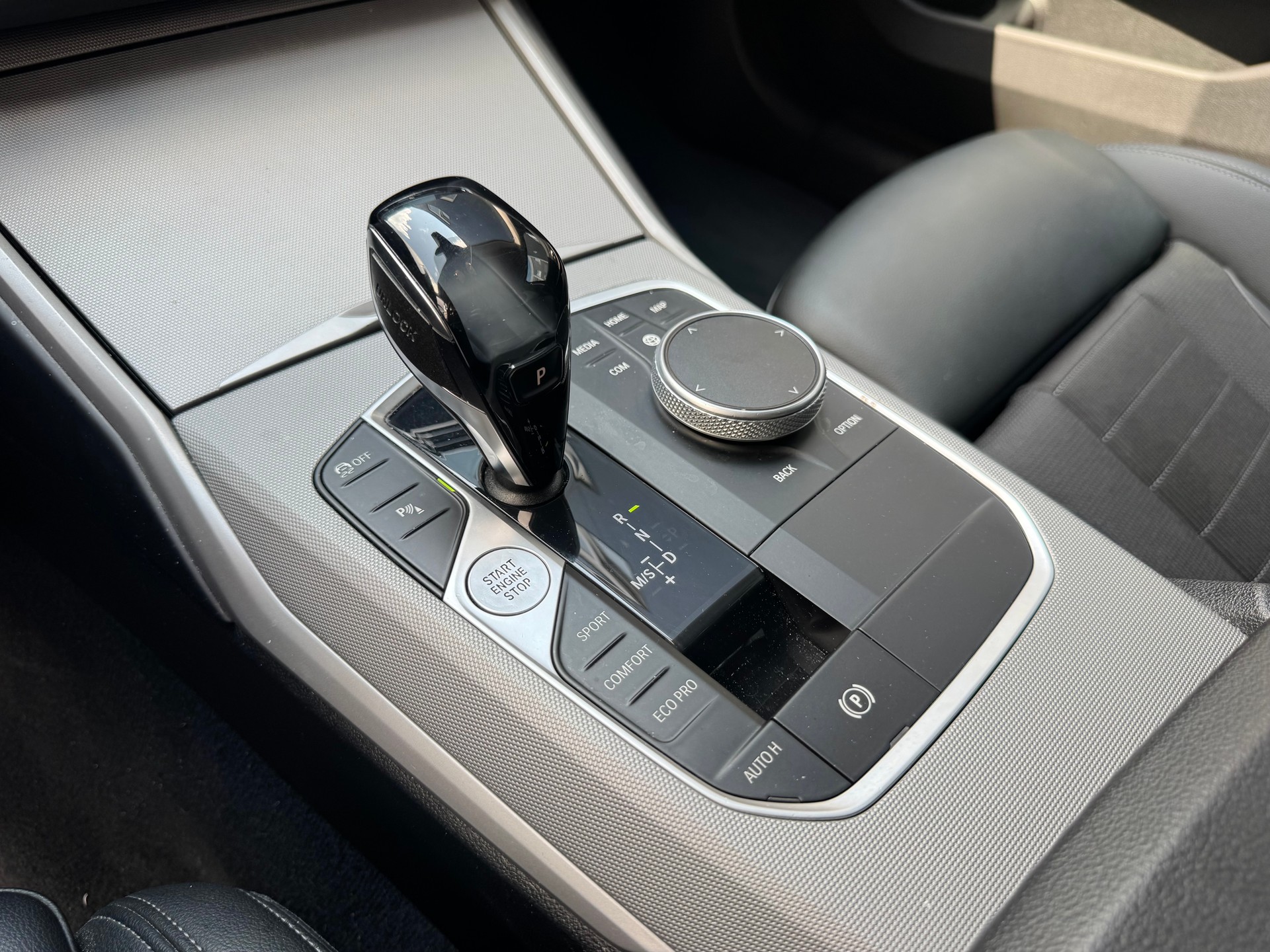 BMW 320d xDrive 48V Touring Steptronic-image-19