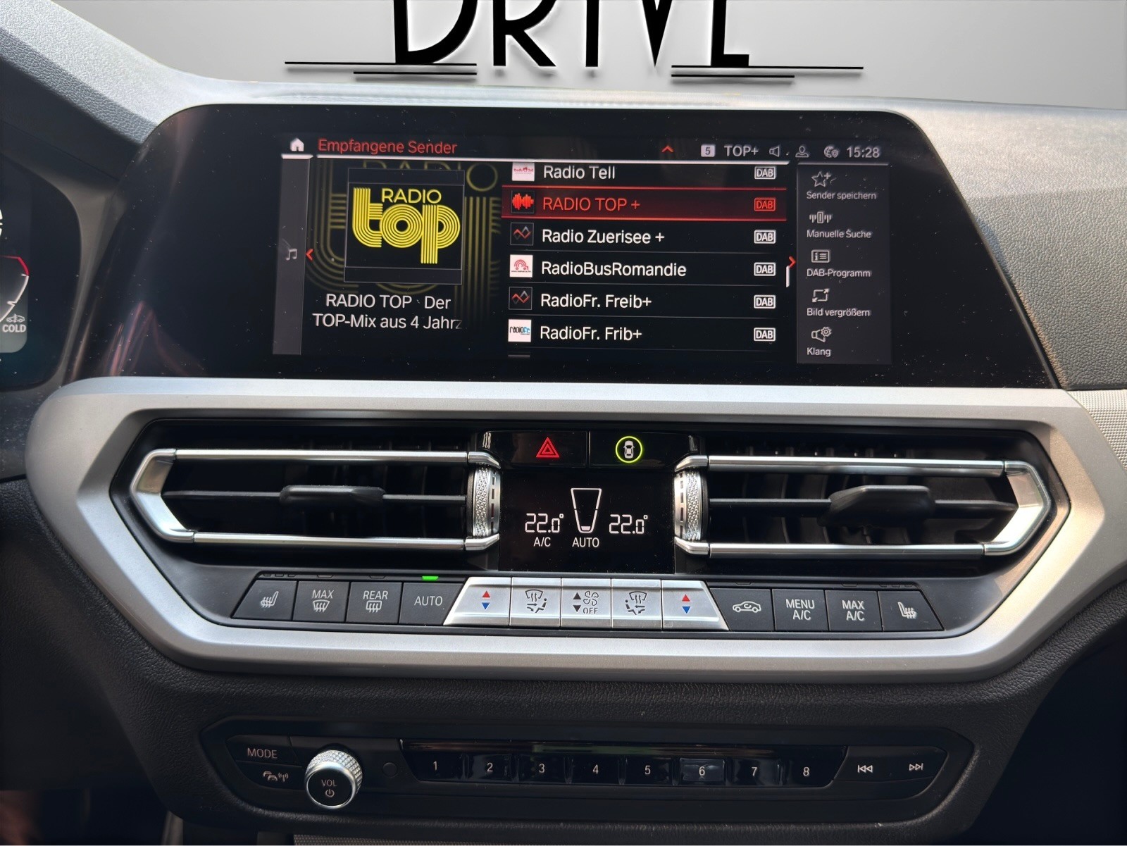 BMW 320d xDrive 48V Touring Steptronic-image-14