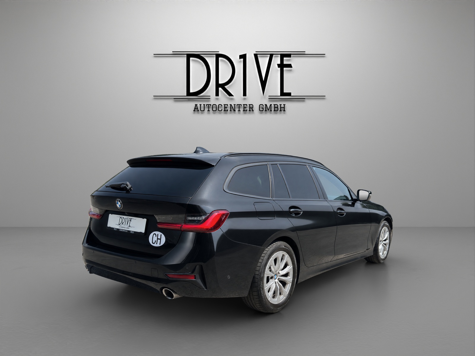 BMW 320d xDrive 48V Touring Steptronic-image-4