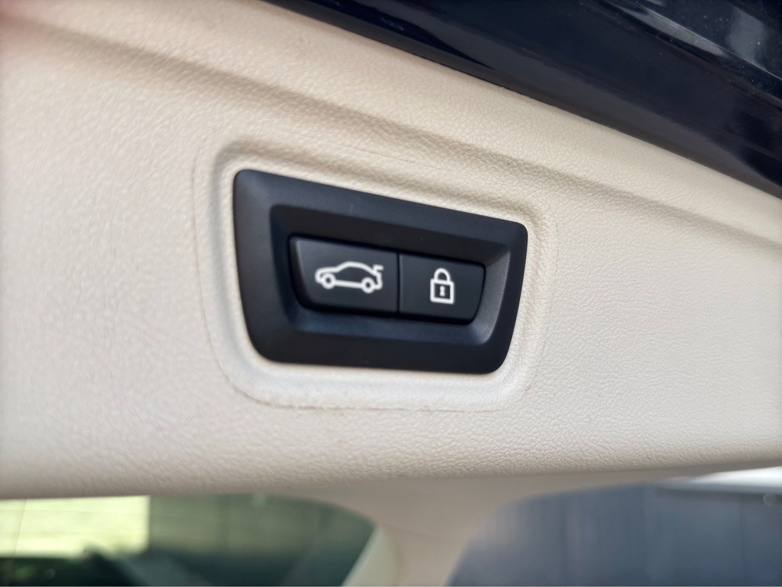 BMW 320d xDrive 48V Touring Steptronic-image-28