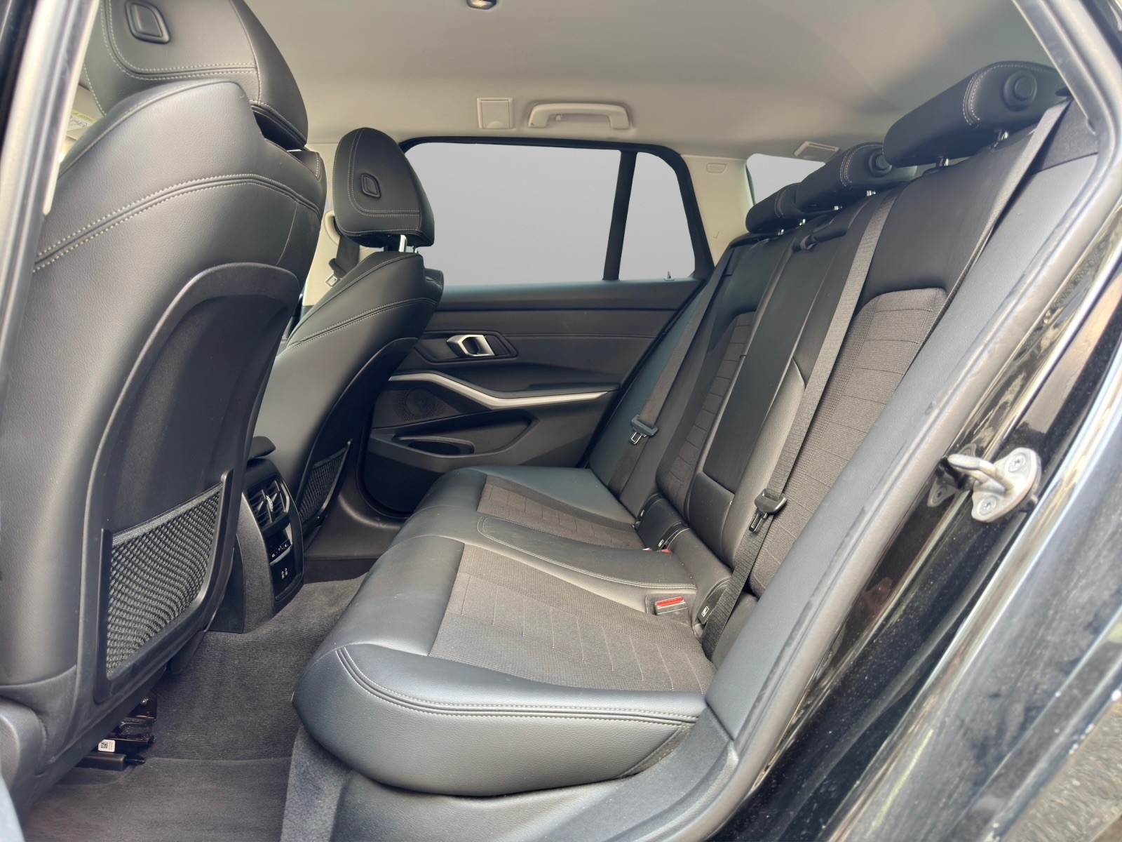 BMW 320d xDrive 48V Touring Steptronic-image-10