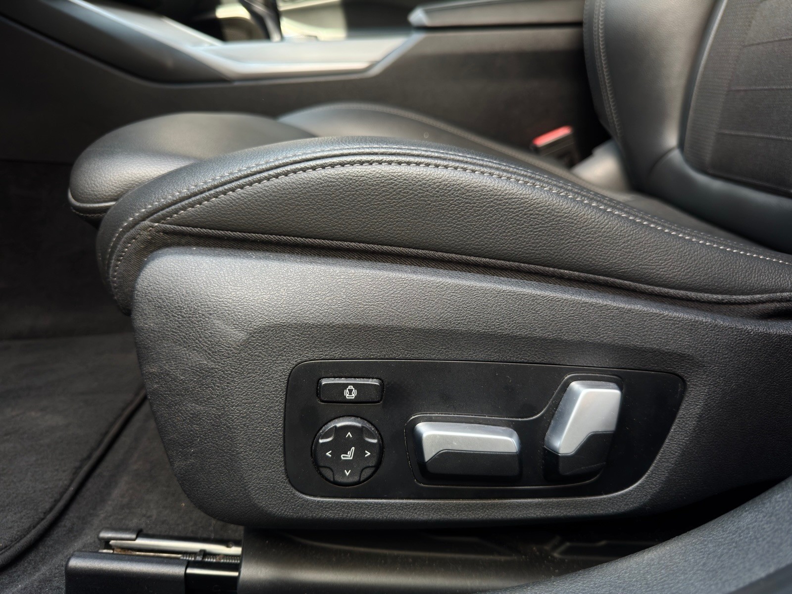 BMW 320d xDrive 48V Touring Steptronic-image-22