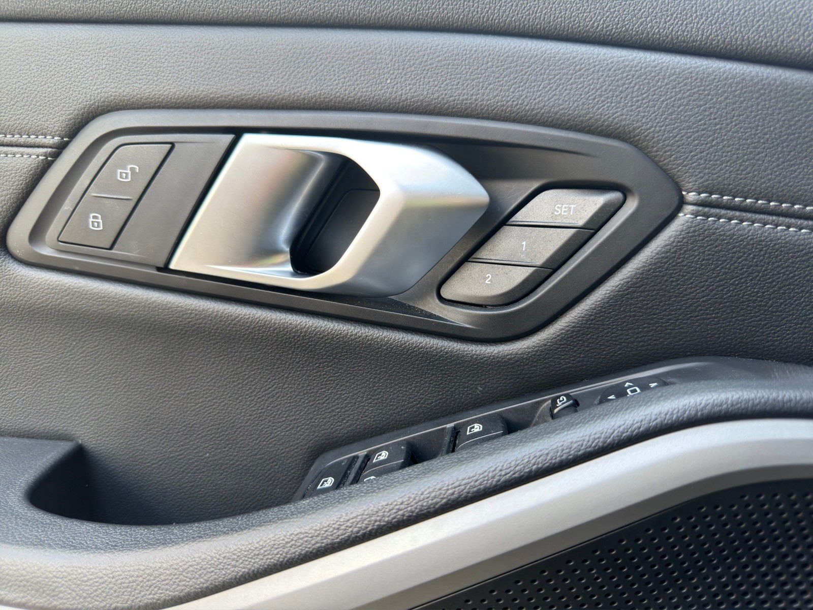 BMW 320d xDrive 48V Touring Steptronic-image-24