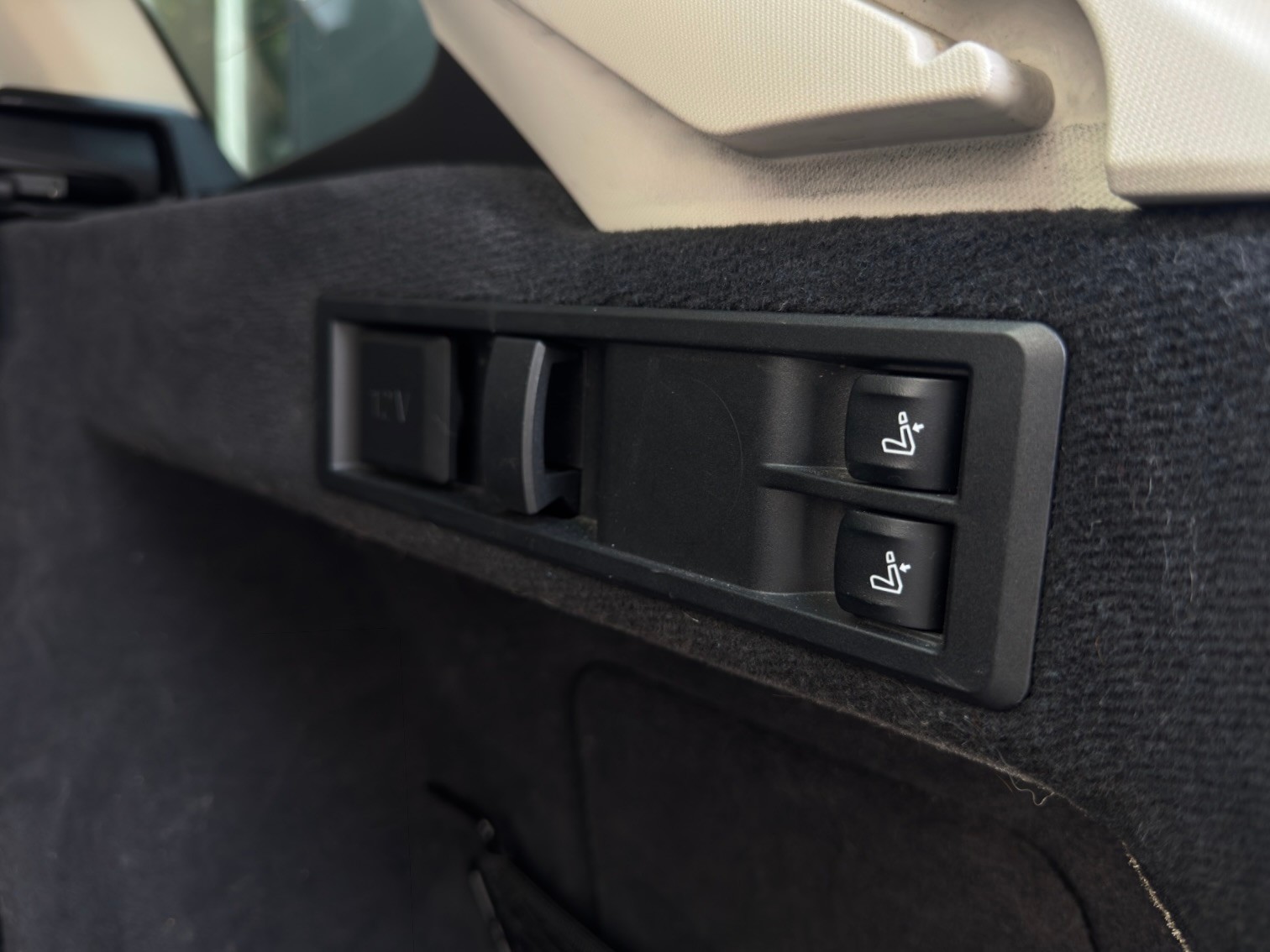BMW 320d xDrive 48V Touring Steptronic-image-27