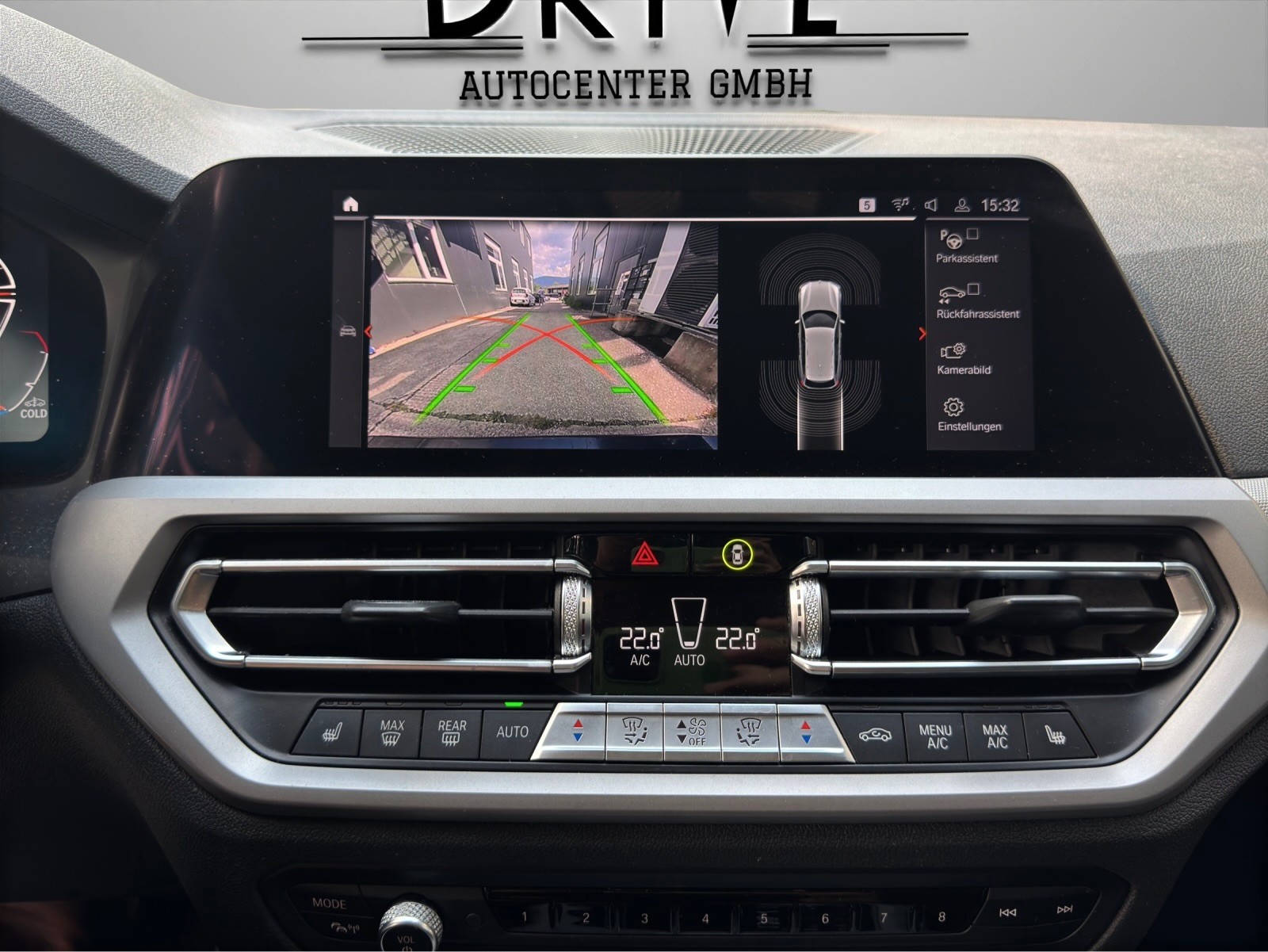 BMW 320d xDrive 48V Touring Steptronic-image-13