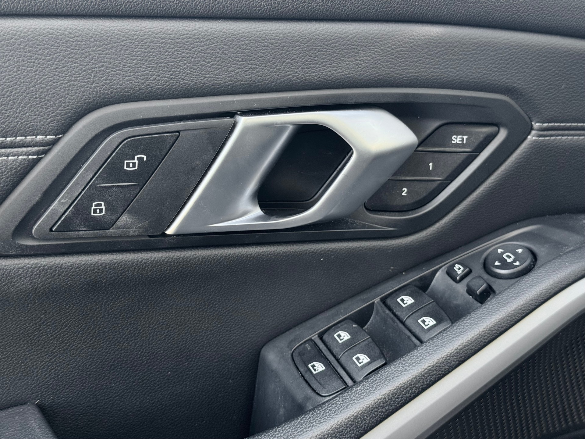 BMW 320d xDrive 48V Touring Steptronic-image-24