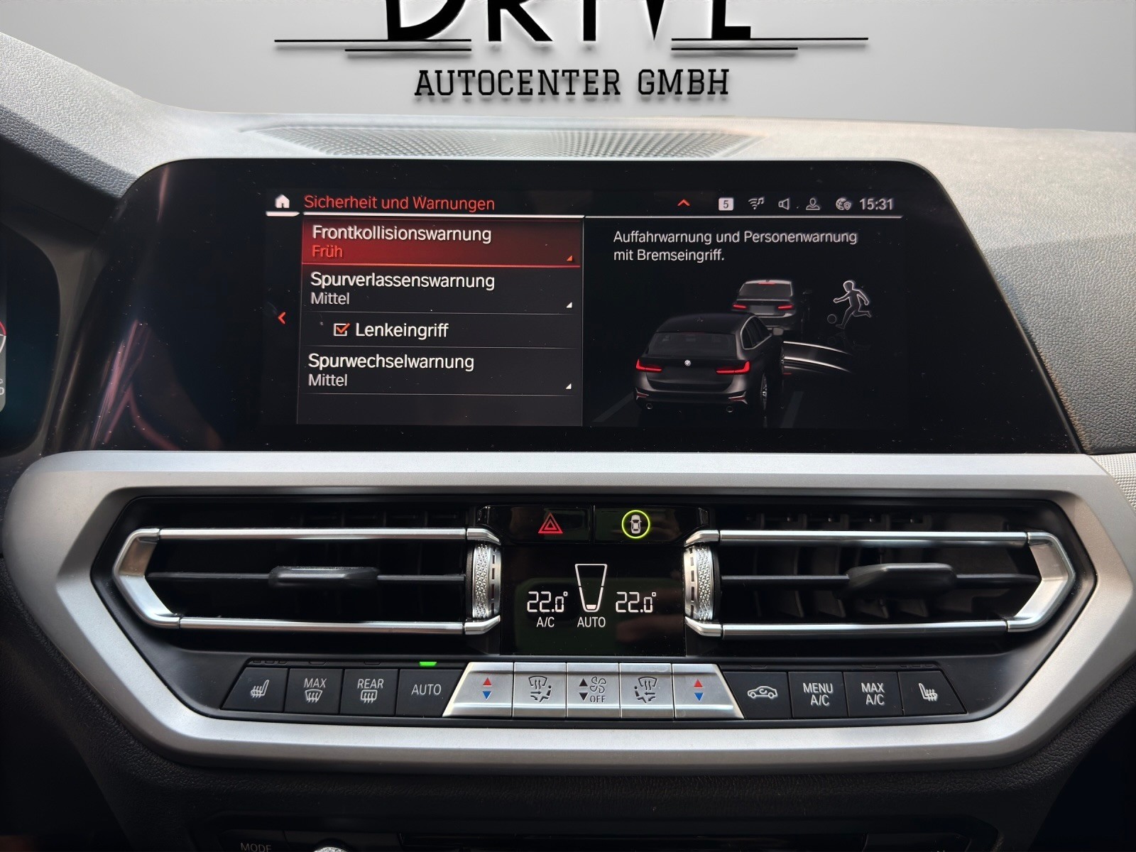 BMW 320d xDrive 48V Touring Steptronic-image-17