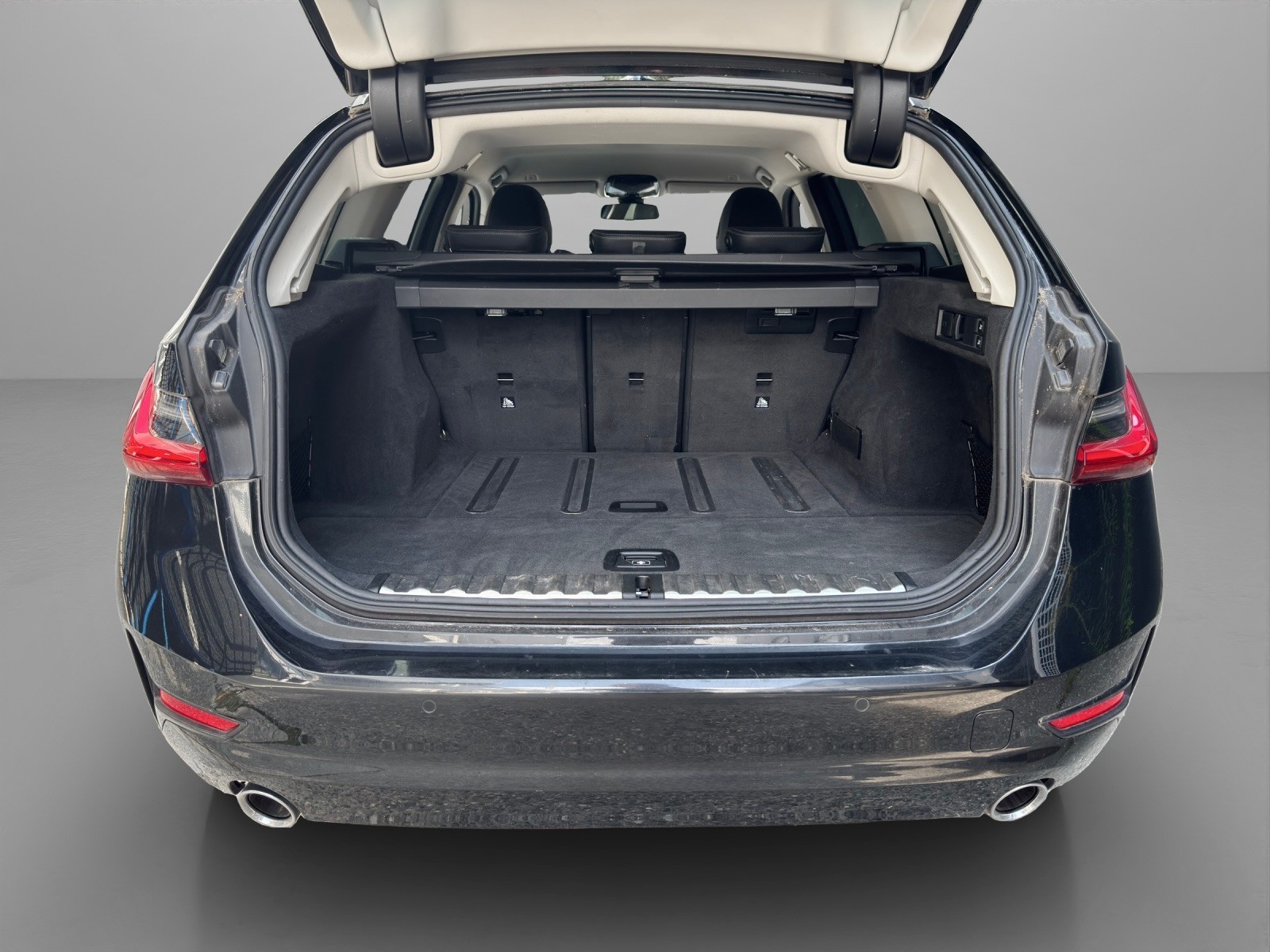 BMW 320d xDrive 48V Touring Steptronic-image-11