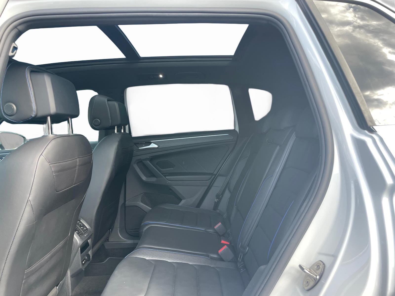 VW Tiguan 2.0TSI R 4Motion DSG-image-6
