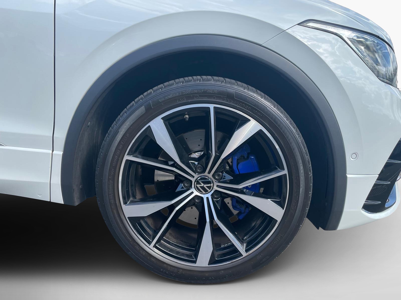 VW Tiguan 2.0TSI R 4Motion DSG-image-3