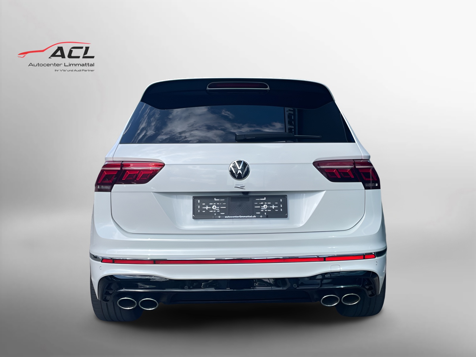 VW Tiguan 2.0TSI R 4Motion DSG-image-8