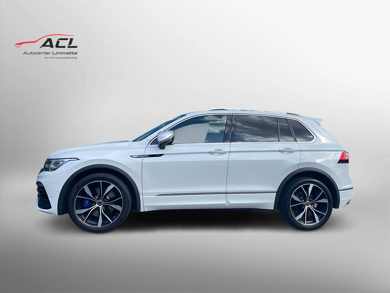 VW Tiguan 2.0TSI R 4Motion DSG-image-2