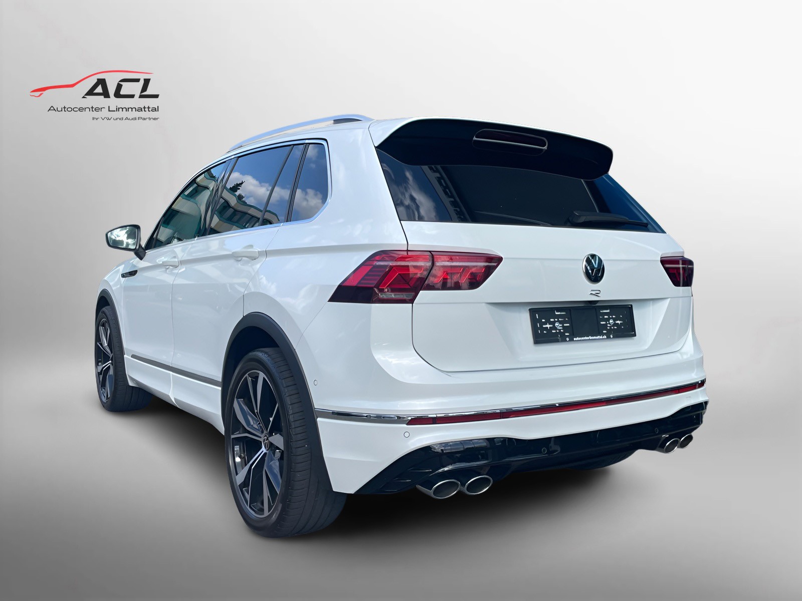 VW Tiguan 2.0TSI R 4Motion DSG-image-7