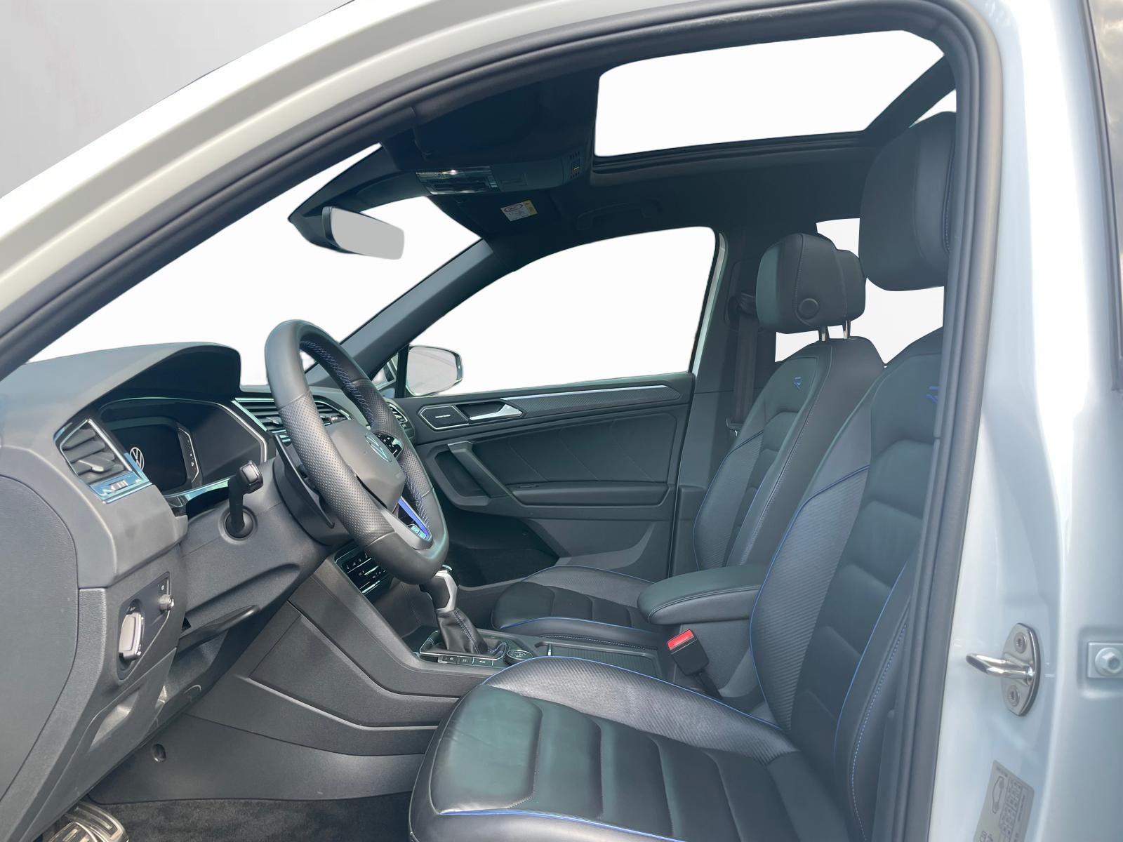 VW Tiguan 2.0TSI R 4Motion DSG-image-4