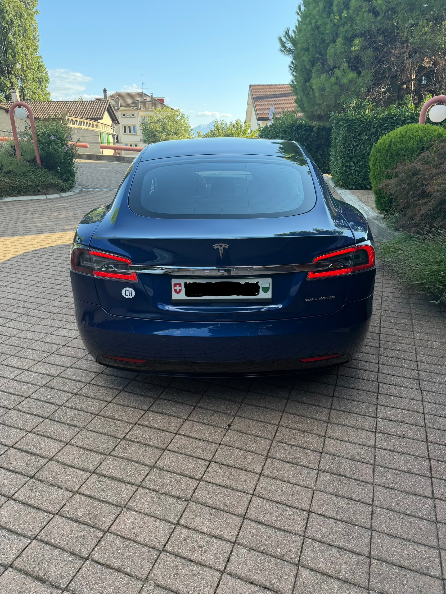 TESLA Model S Long Range-image-4