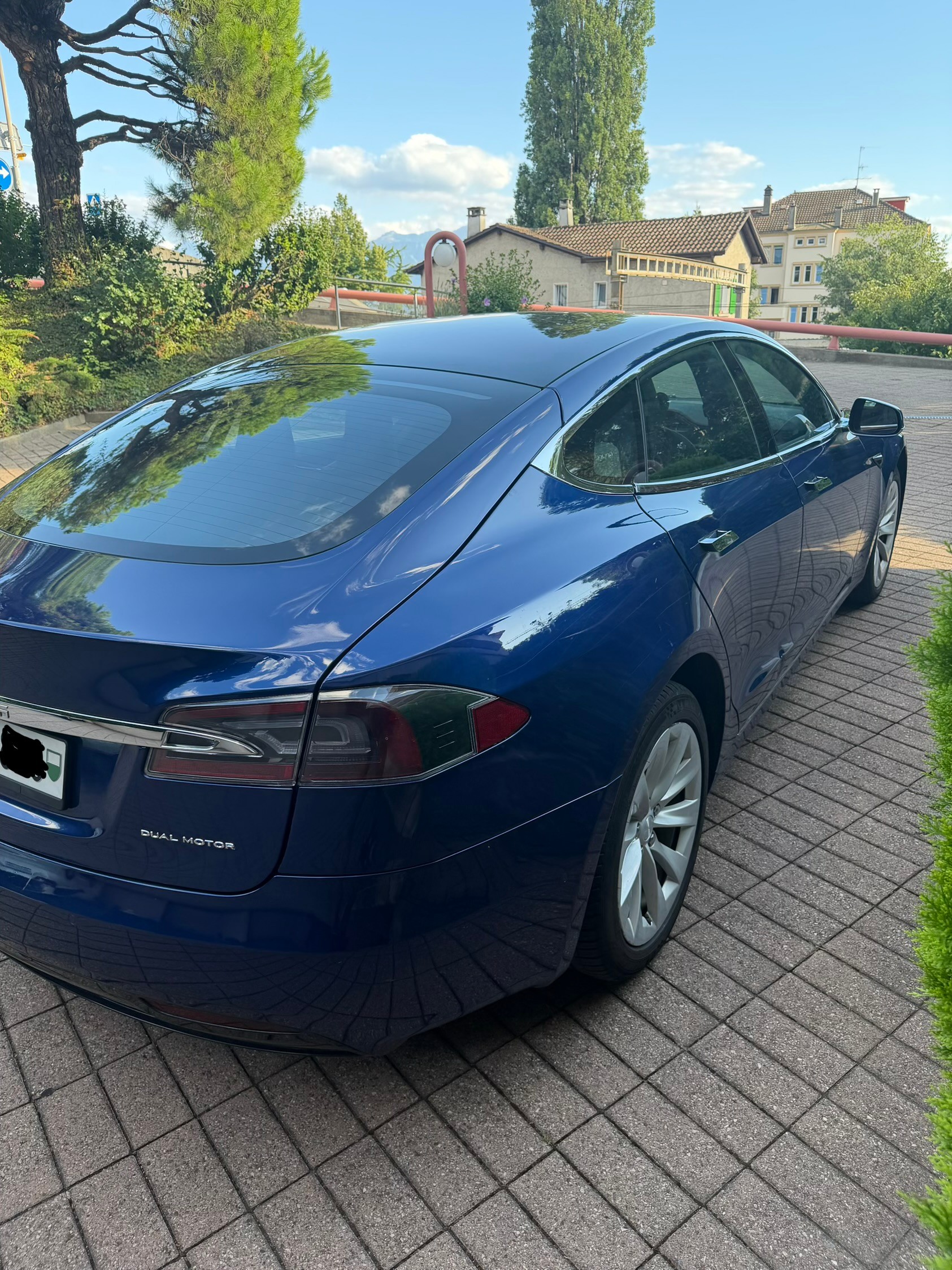 TESLA Model S Long Range-image-3