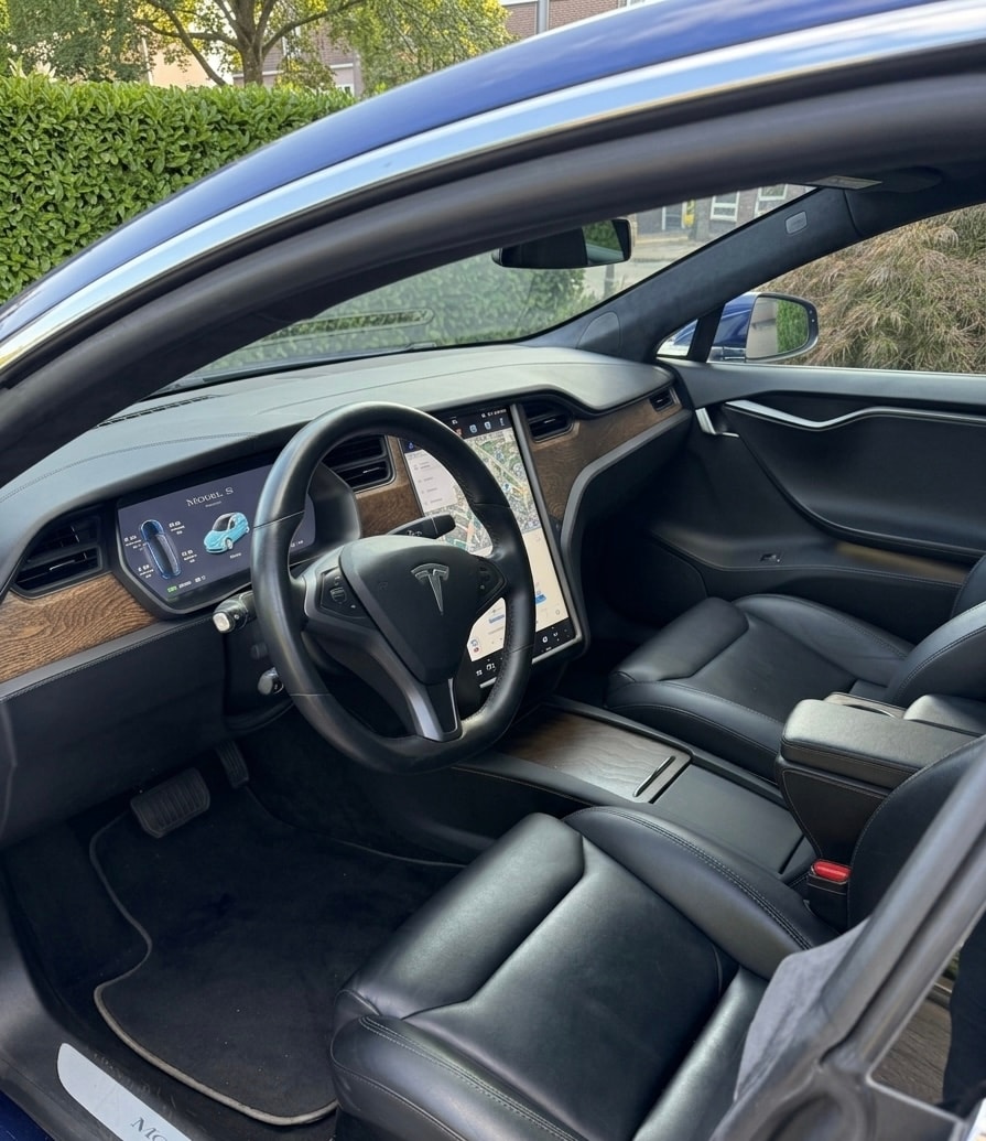 TESLA Model S Long Range-image-5