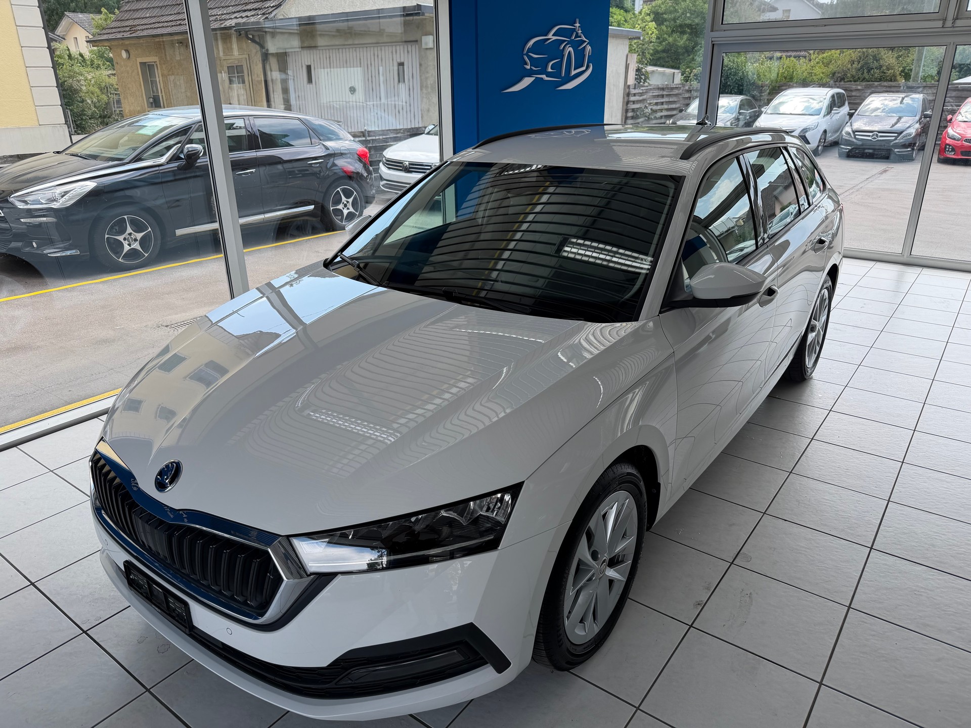 SKODA Octavia Combi 2.0 TSI Ambition DSG 4x4-image-0
