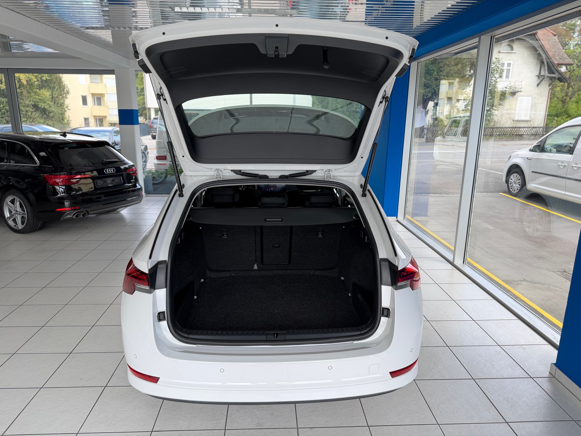 SKODA Octavia Combi 2.0 TSI Ambition DSG 4x4-image-8