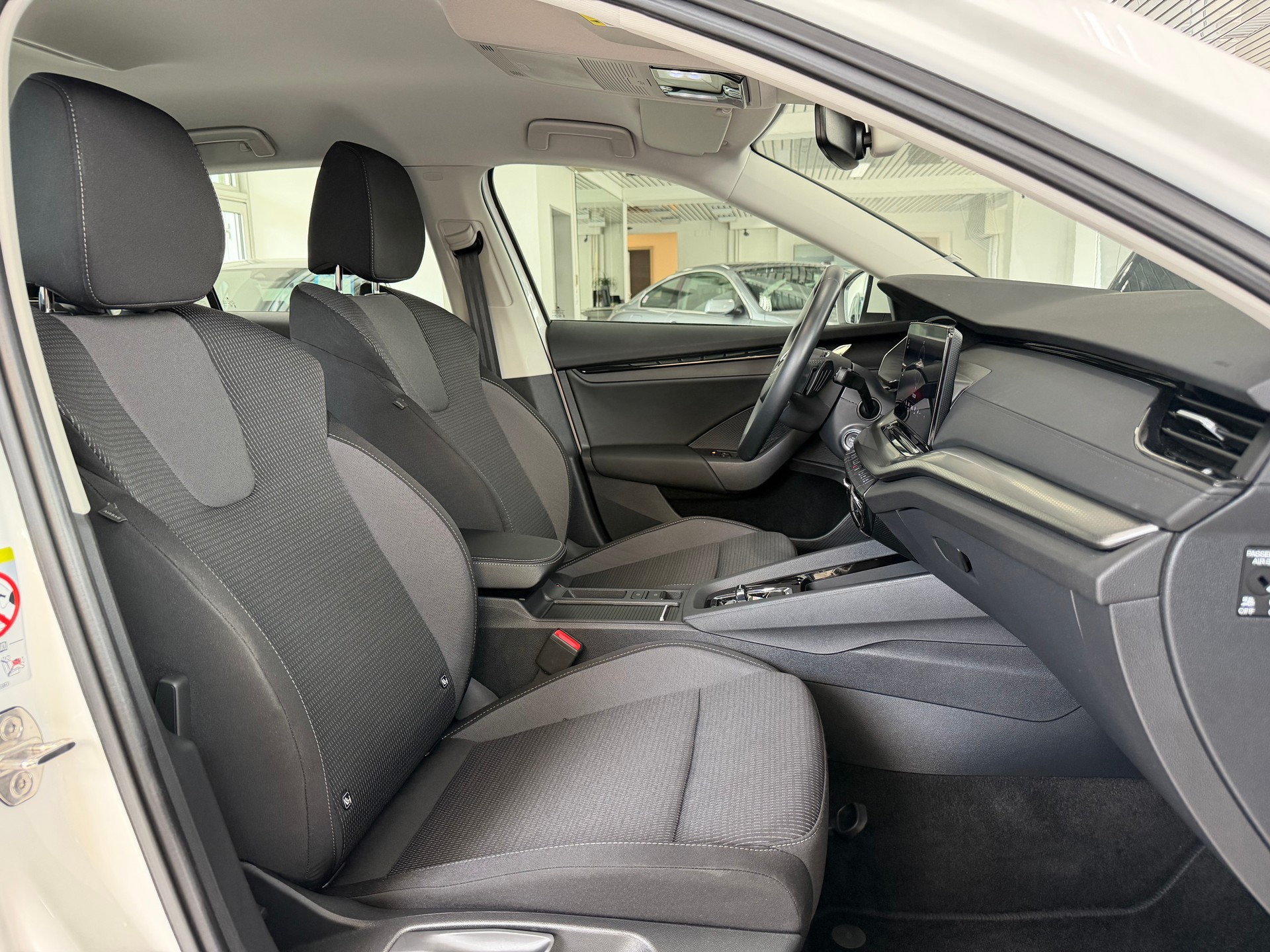 SKODA Octavia Combi 2.0 TSI Ambition DSG 4x4-image-16
