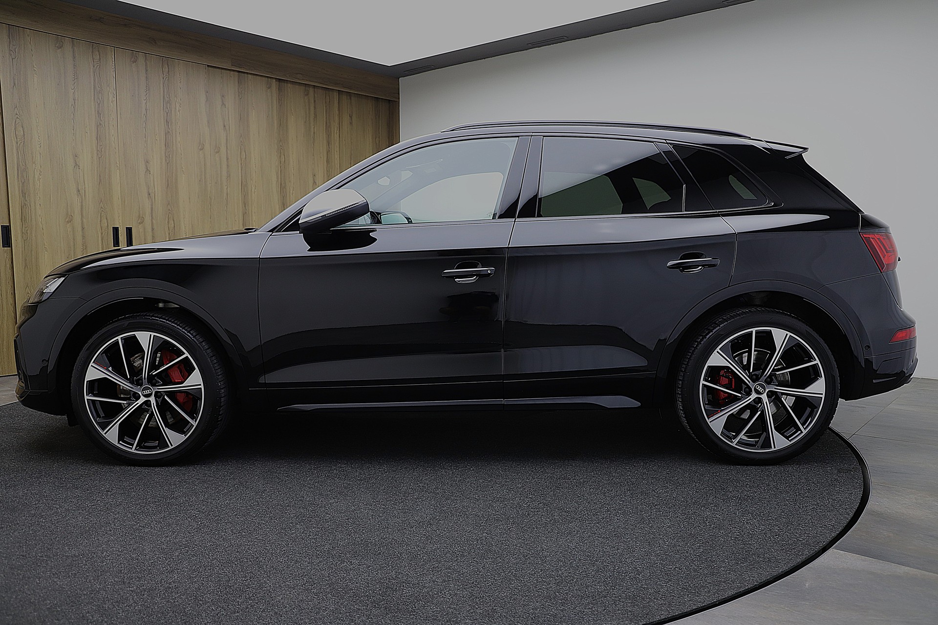 AUDI SQ5 TDI quattro tiptronic mit Rautensteppung-image-2