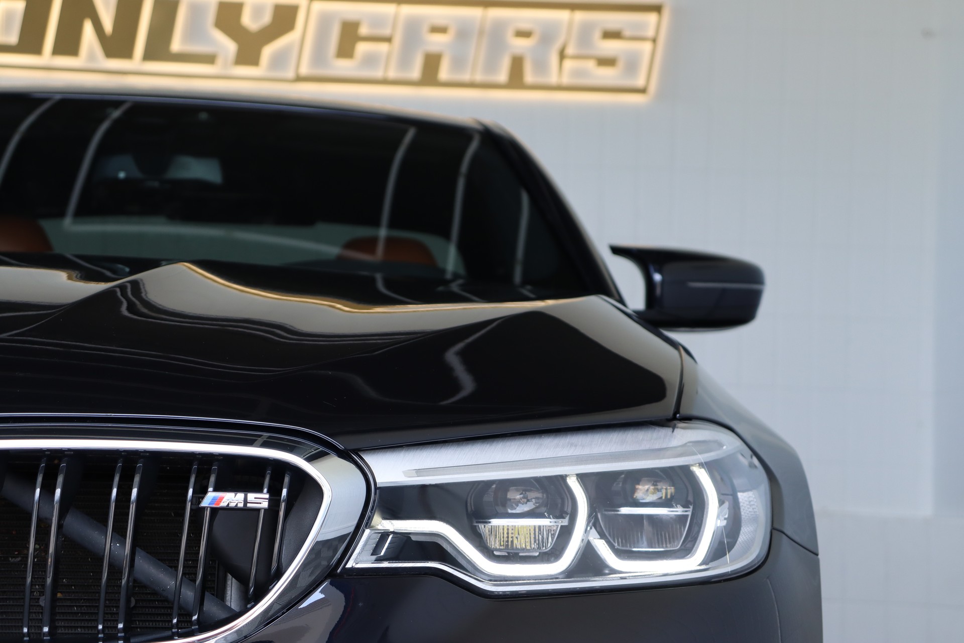 BMW M5 XDRIVE DRIVELOGIC * GRAIL AUSPUFF * AST-FEDERN * CUSTOM-FELGEN * CH-FAHRZEUG *-image-2