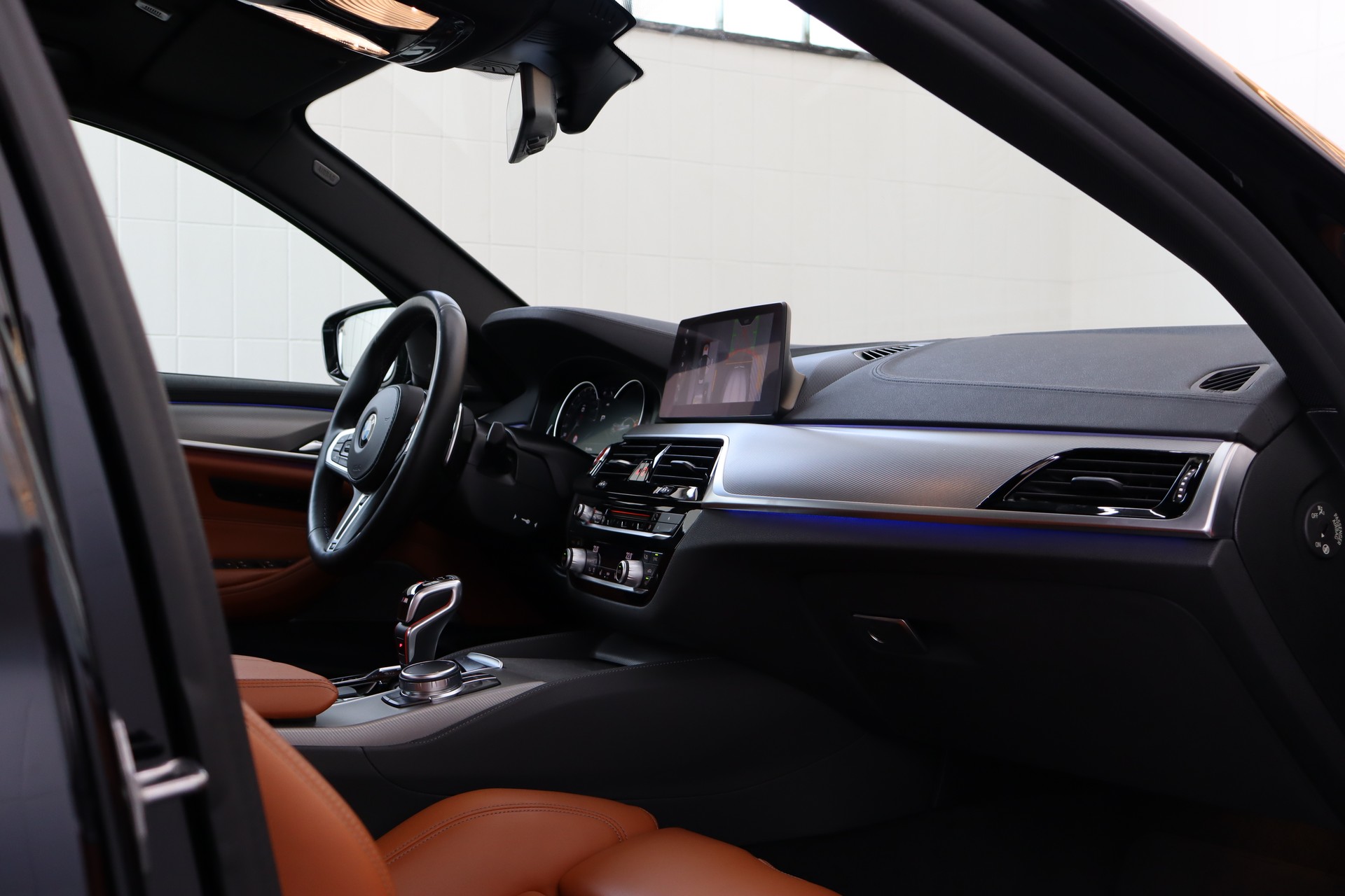 BMW M5 XDRIVE DRIVELOGIC * GRAIL AUSPUFF * AST-FEDERN * CUSTOM-FELGEN * CH-FAHRZEUG *-image-14
