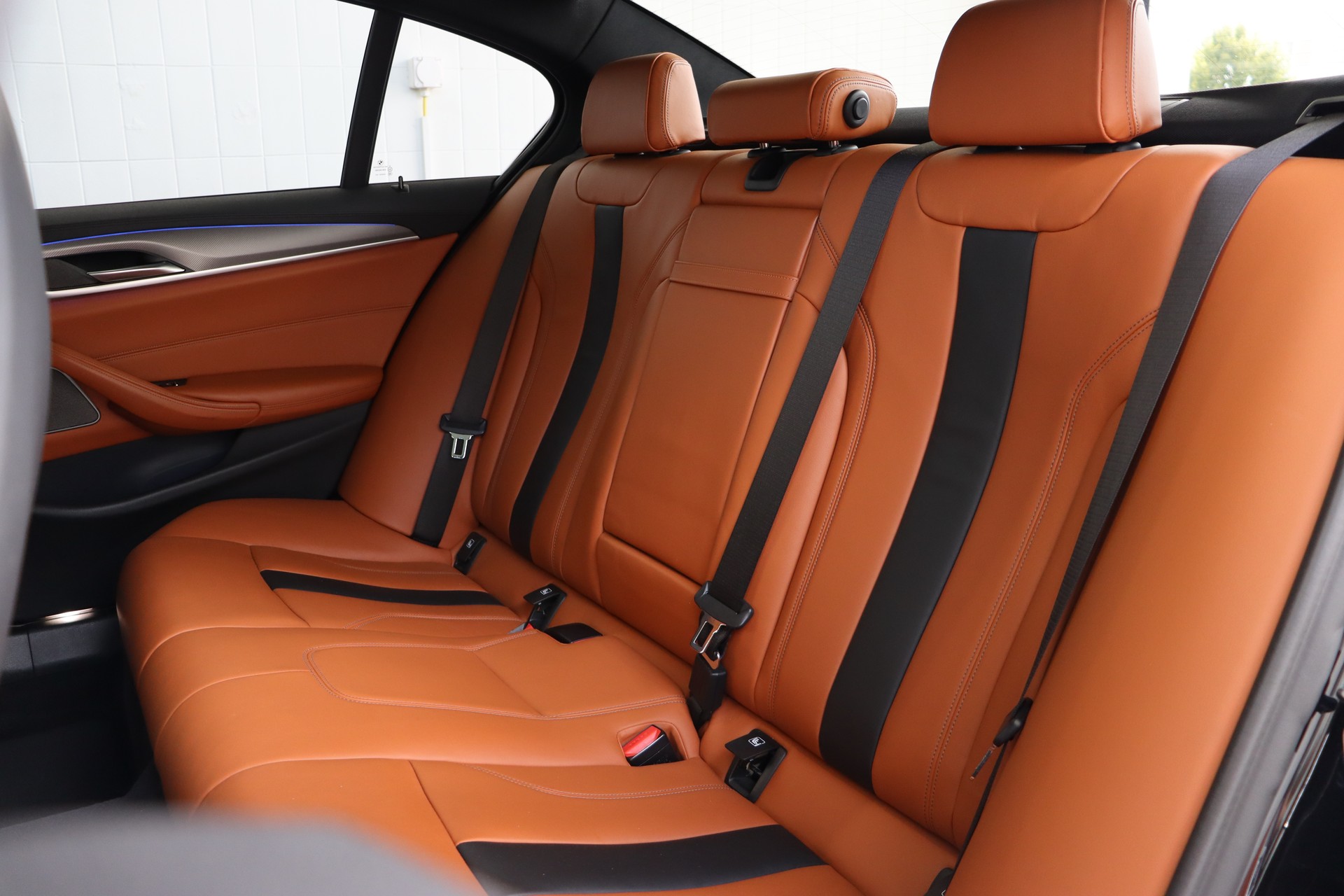 BMW M5 XDRIVE DRIVELOGIC * GRAIL AUSPUFF * AST-FEDERN * CUSTOM-FELGEN * CH-FAHRZEUG *-image-22