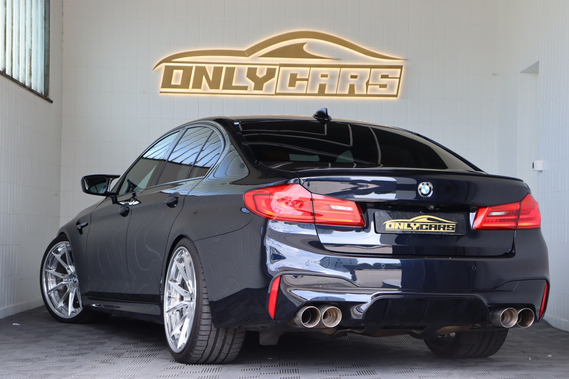 BMW M5 XDRIVE DRIVELOGIC * GRAIL AUSPUFF * AST-FEDERN * CUSTOM-FELGEN * CH-FAHRZEUG *-image-7
