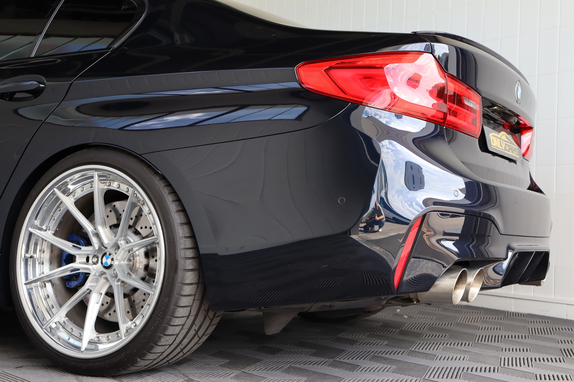 BMW M5 XDRIVE DRIVELOGIC * GRAIL AUSPUFF * AST-FEDERN * CUSTOM-FELGEN * CH-FAHRZEUG *-image-8