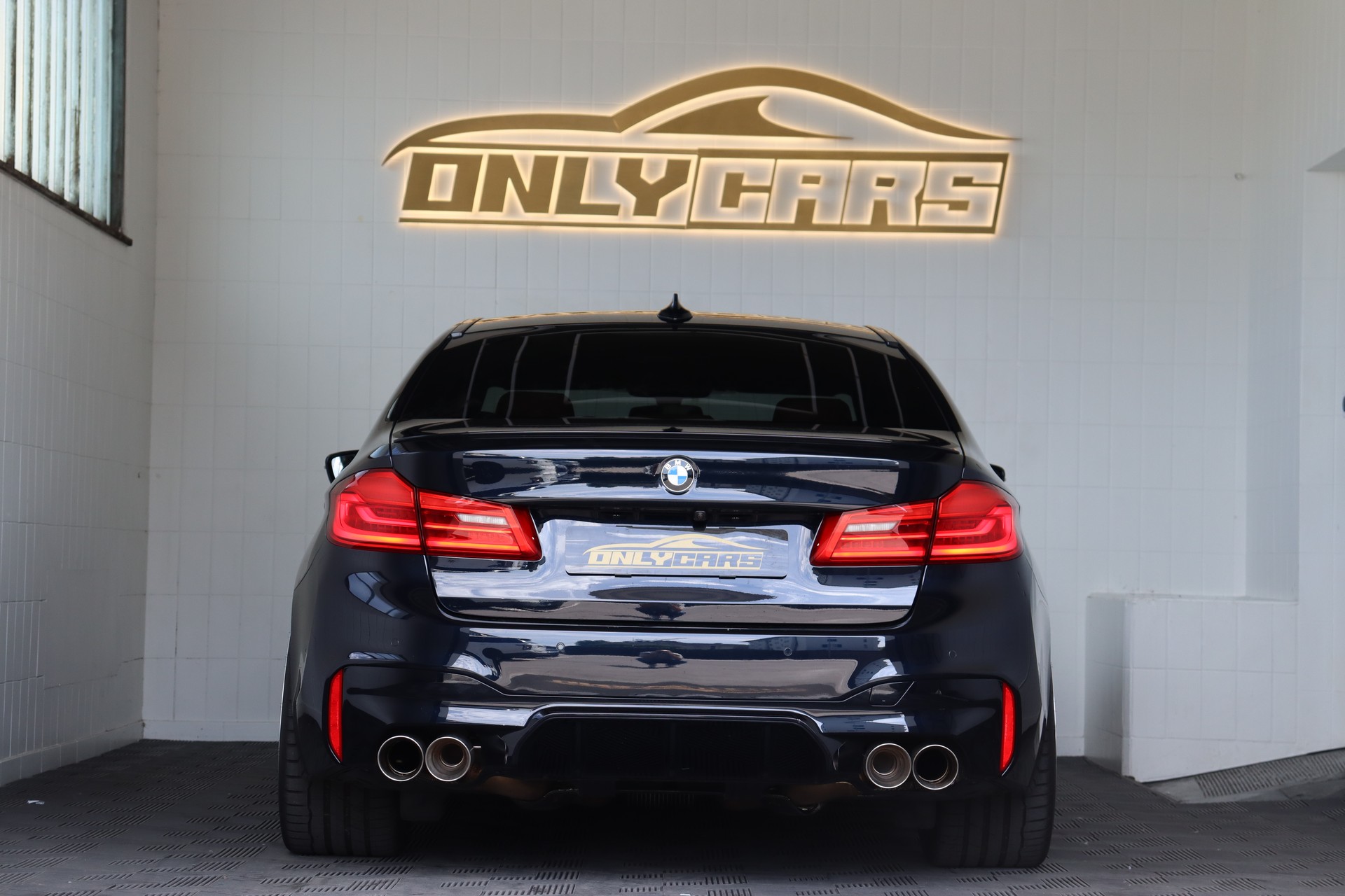 BMW M5 XDRIVE DRIVELOGIC * GRAIL AUSPUFF * AST-FEDERN * CUSTOM-FELGEN * CH-FAHRZEUG *-image-10