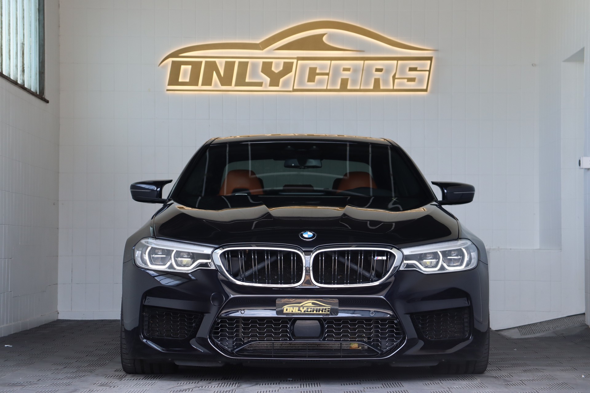 BMW M5 XDRIVE DRIVELOGIC * GRAIL AUSPUFF * AST-FEDERN * CUSTOM-FELGEN * CH-FAHRZEUG *-image-1