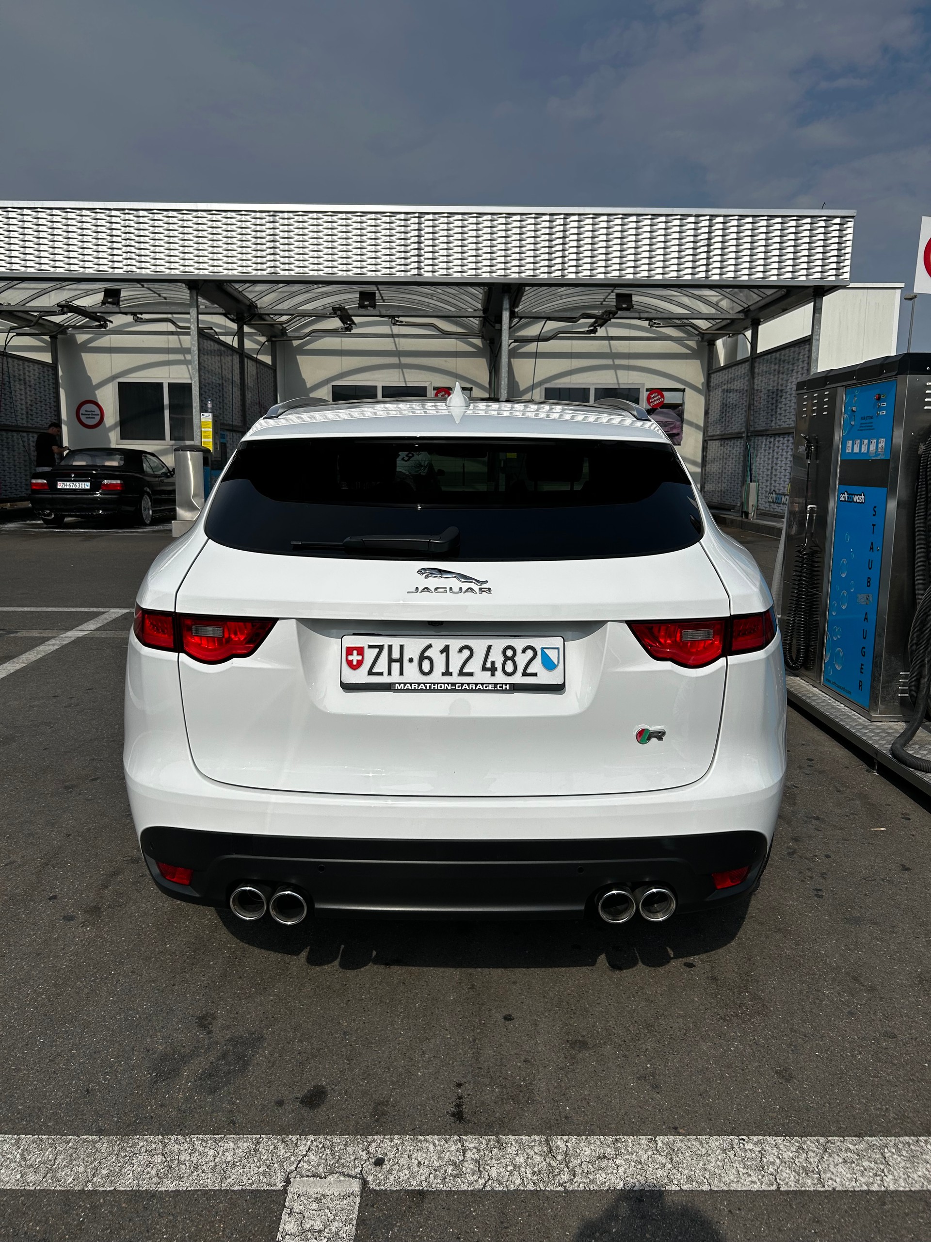 JAGUAR Faguar F-Pace 2.0 Diesel R-Line AWD-image-3