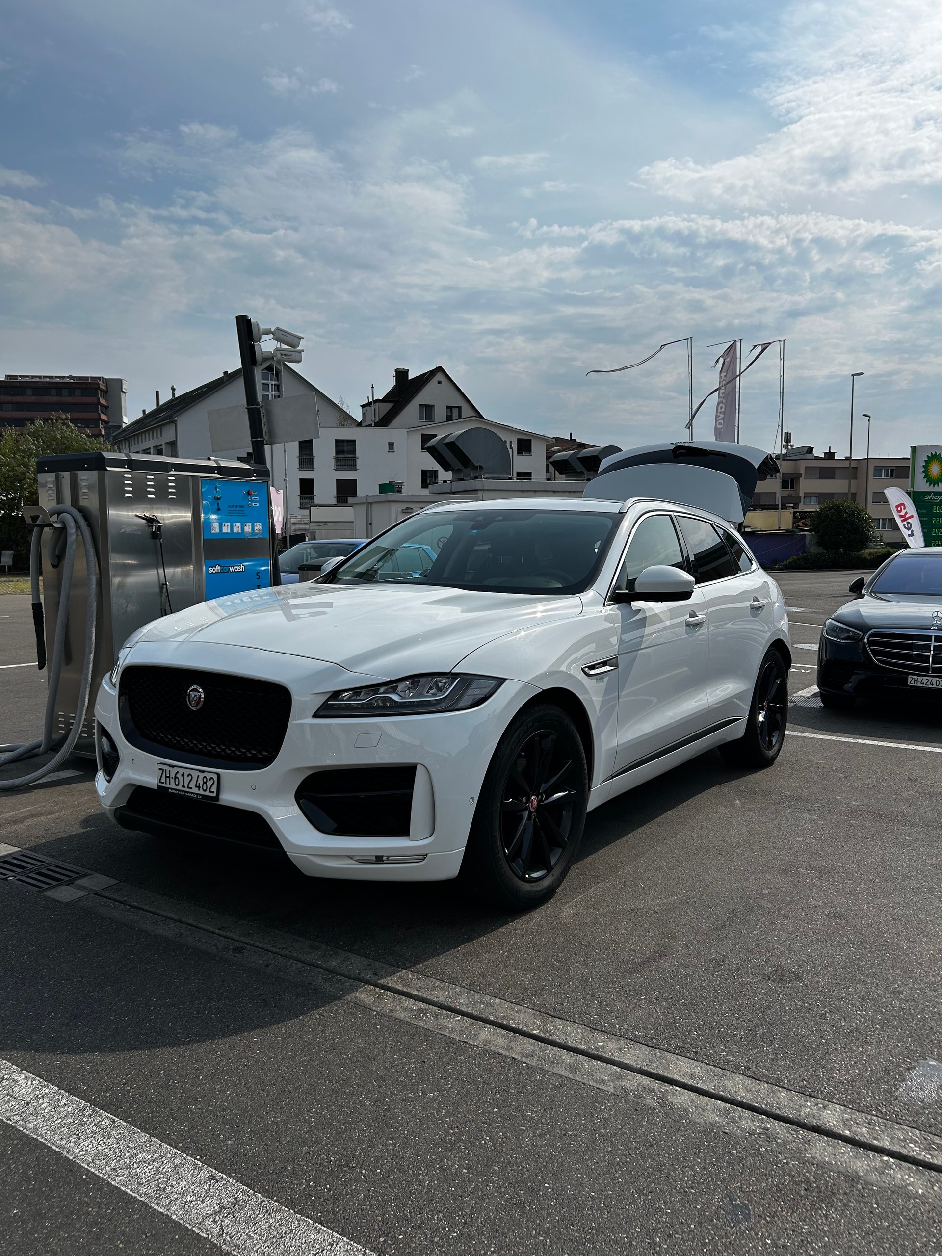 JAGUAR Faguar F-Pace 2.0 Diesel R-Line AWD-image-2