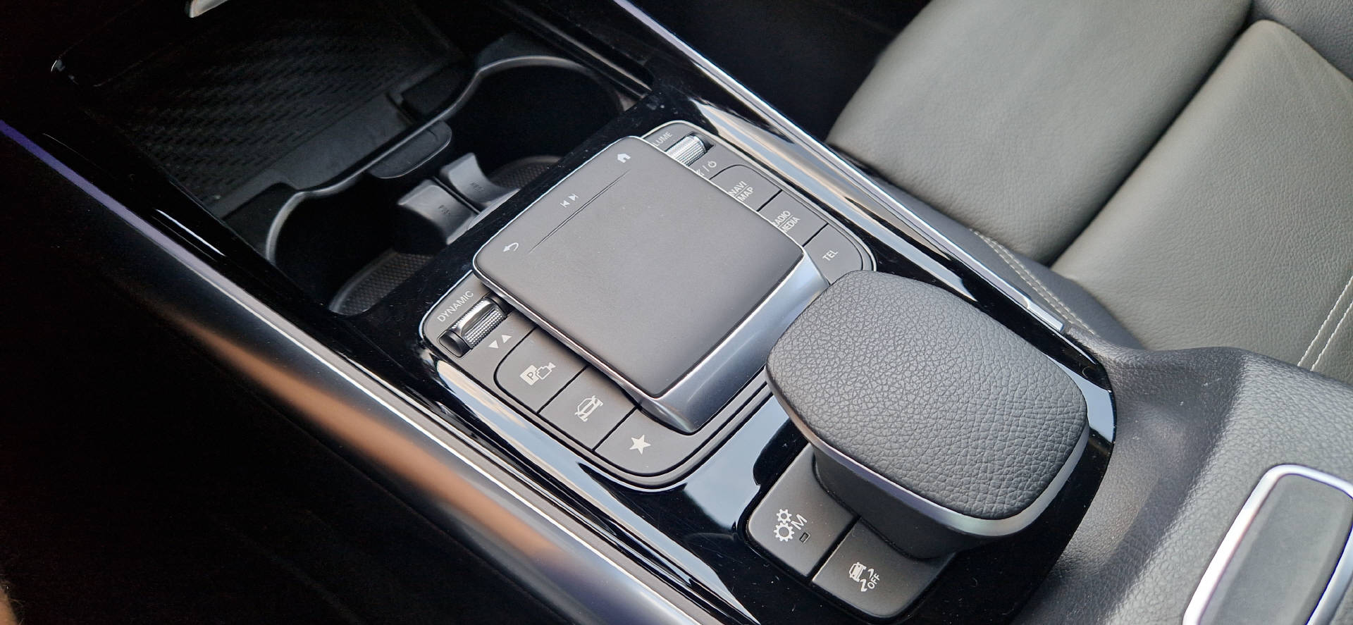 MERCEDES-BENZ GLA 35 AMG 4matic-image-14