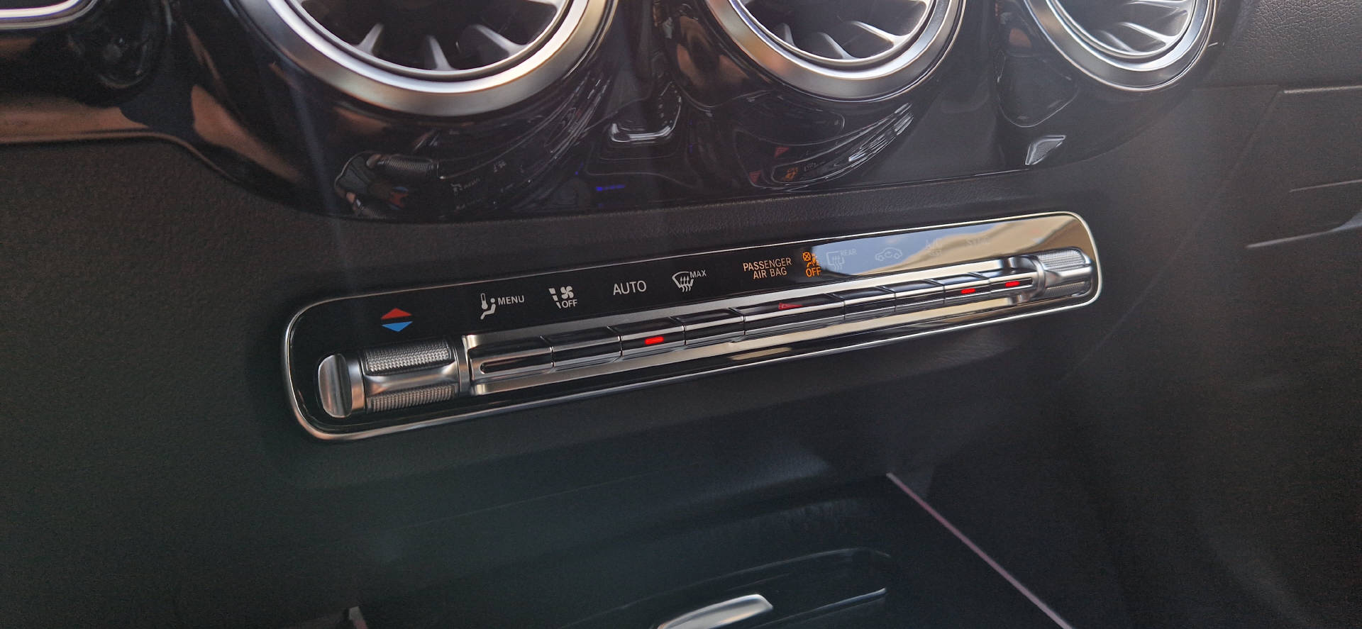 MERCEDES-BENZ GLA 35 AMG 4matic-image-12
